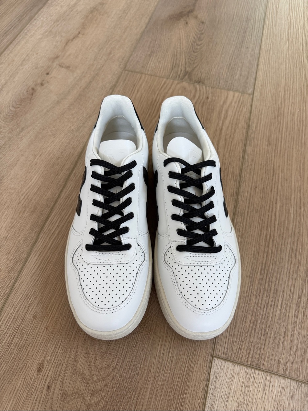 Veja V-10 White Leather Sneakers with Black shoelaces women size 7 used good